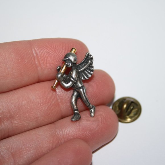 Beautiful silver and gold Angel Baseball player lapel pin 1" - Picture 3 of 5